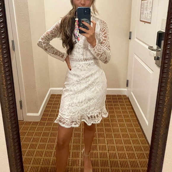 White lace dress bridal form fitting - Picture 3 of 3